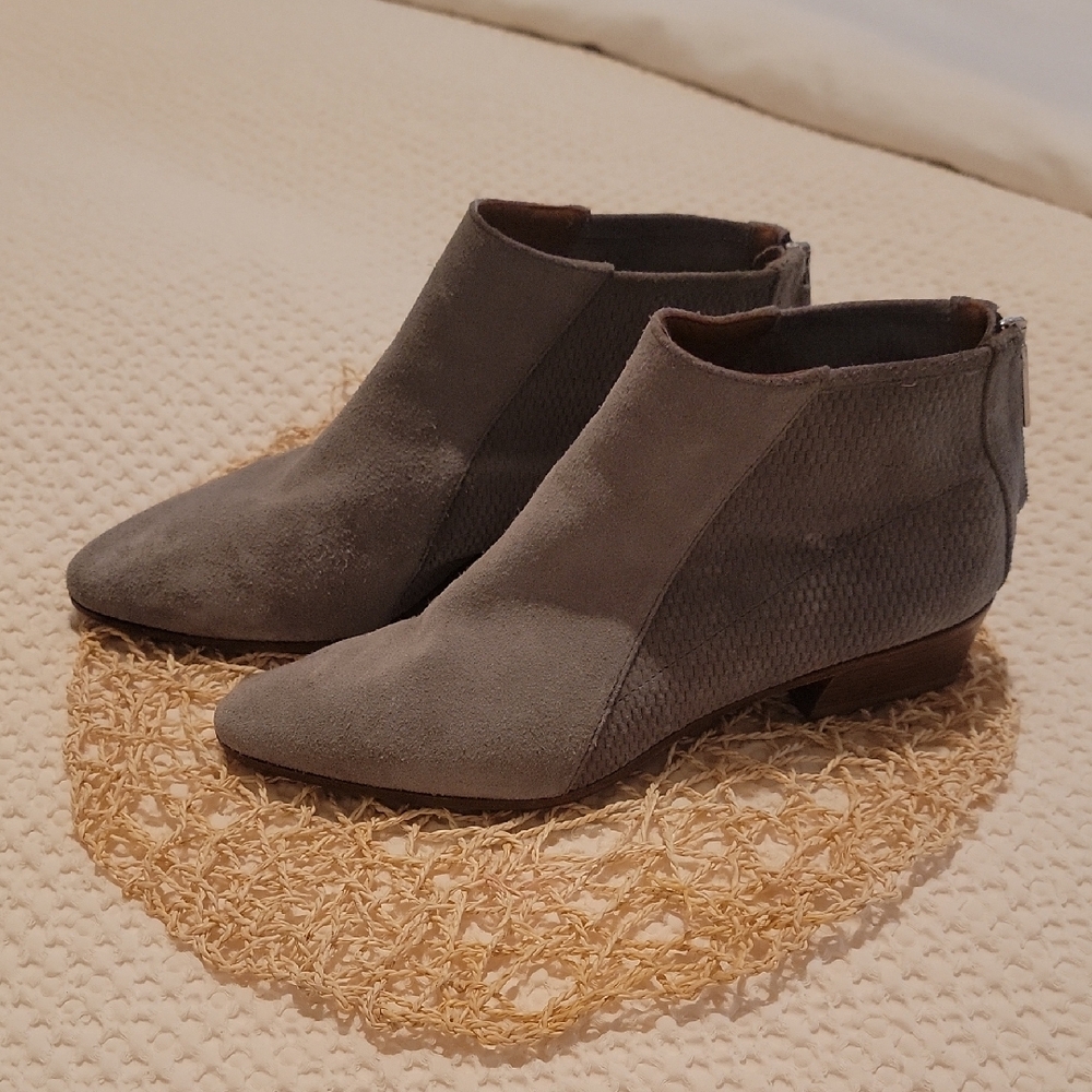 AQUATALIA Suede Gray Ankle Boots